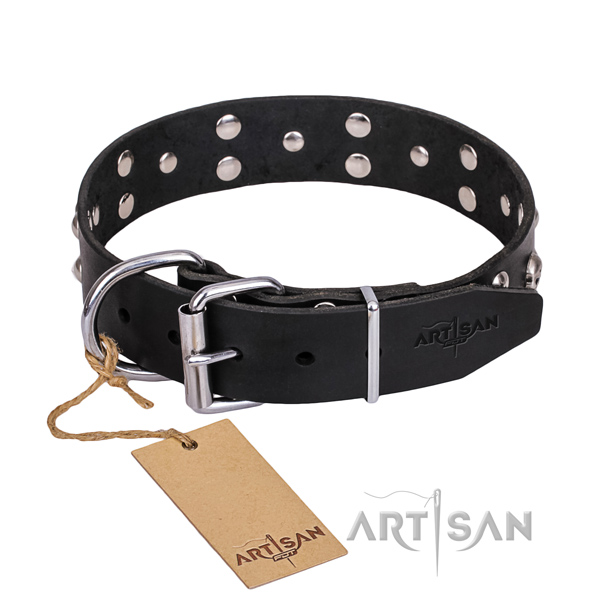 Long-lasting leather dog collar with reliable hardware